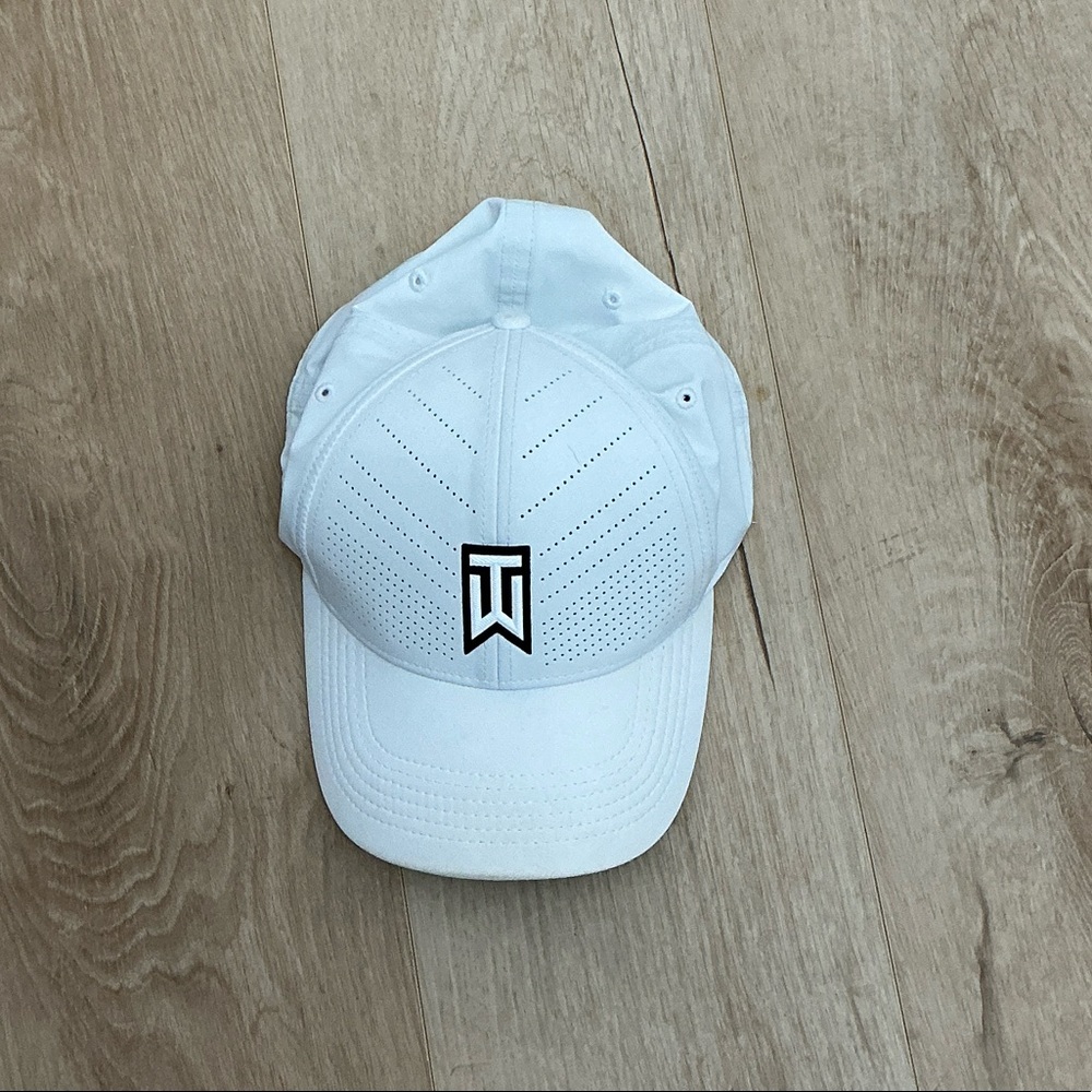 White Nike Tiger Woods Performance Cap